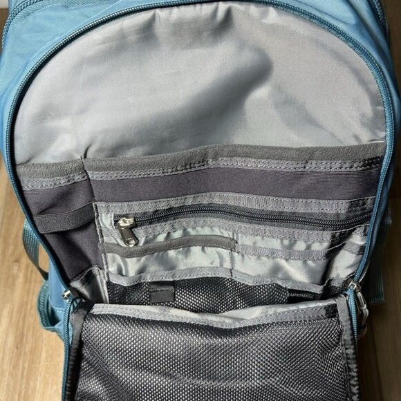 The North Face Surge Flex Vent Teal Laptop Backpack - Picture 16 of 16